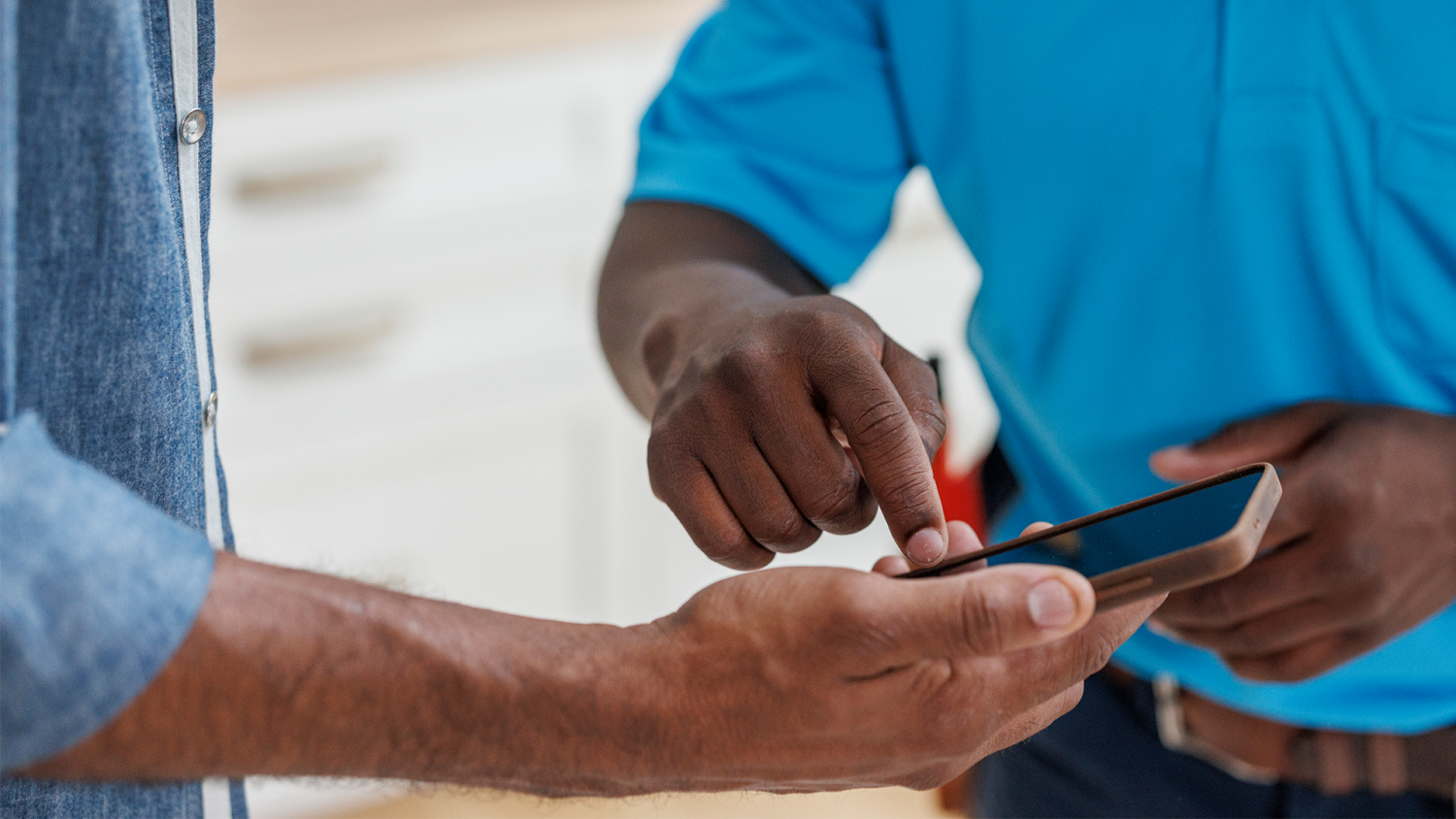 Field Sales Representative working with a customer